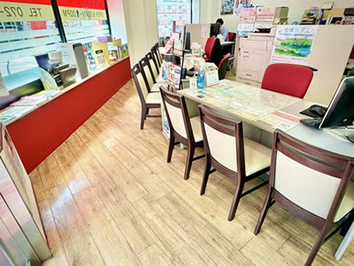 クレスト店の内観